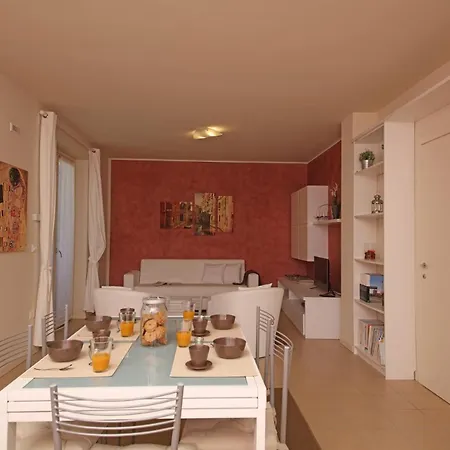 Casa Klimt By Garda Lägenhet